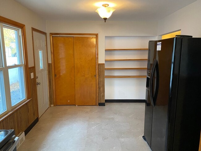 Building Photo - 4 bed 2 bath single family home in Merrill