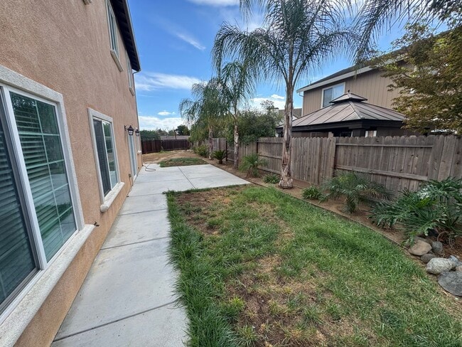 Building Photo - Oakley 4 bed, 3 bath plus flex room, Cul-d...