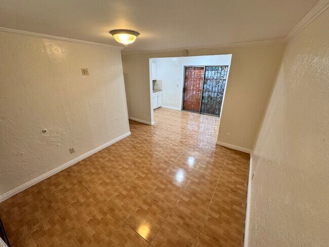 Building Photo - 508 N Wilmington Ave