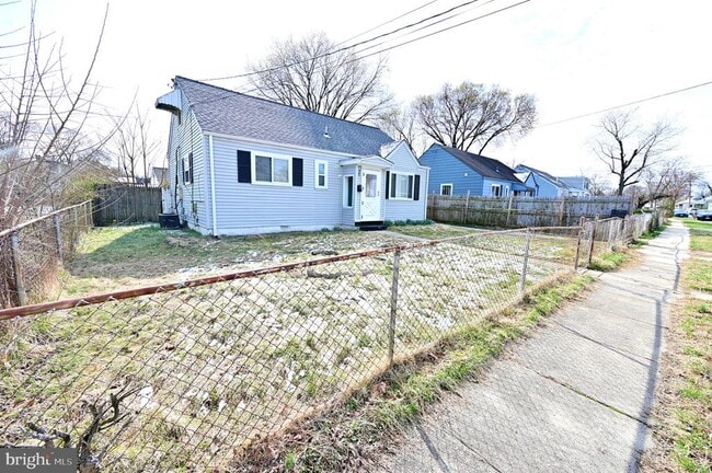 Building Photo - 2610 Lakehurst Ave