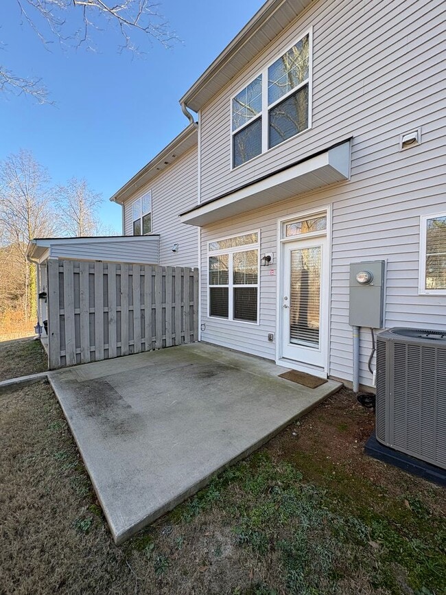 Building Photo - 3 Bedroom 2.5 Bath Townhome is the Madison Park area!!! $250 off the 1st Full Month's Rent!!!