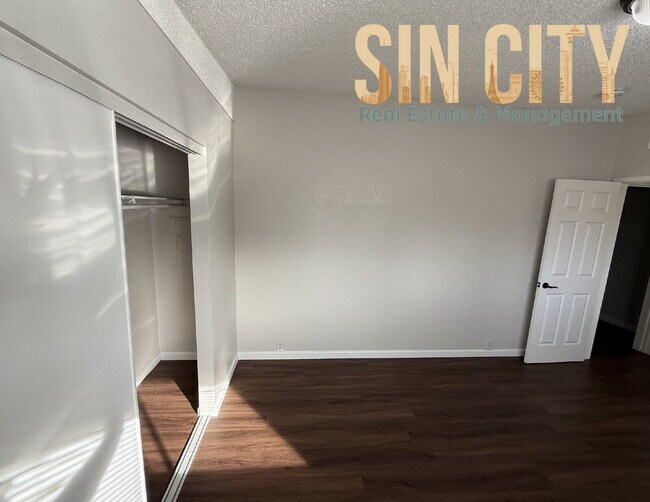 Building Photo - Discover Urban Comfort: Spacious Second Floor 1-Bedroom Oasis at Lyn Capri