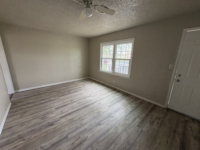 Building Photo - 240 East 30th St N