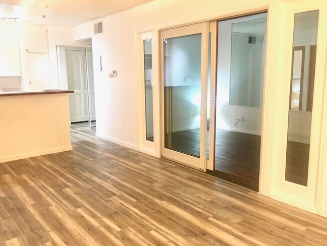 Building Photo - title - Beautiful 1 Bed/1 Bath Condo Apart...