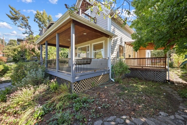 Building Photo - 2720 Sq. Ft. Character Home in downtown Ol...
