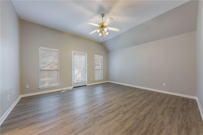 Building Photo - 15831 W Dorman Dr
