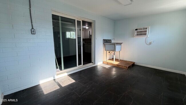 Building Photo - 1645 W Thunderbird Rd