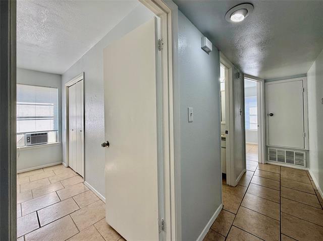 Building Photo - 2112 Tanglewood St