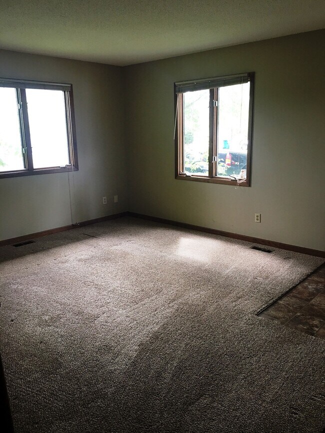Building Photo - 3BR, 1. 3/4 BA Single Family Home
