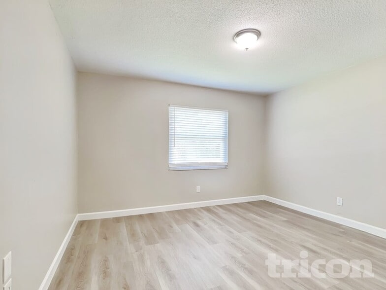 Building Photo - 902 Check Pl