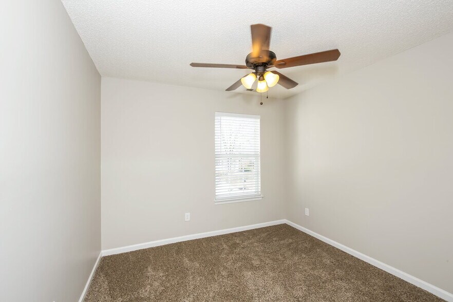 Building Photo - 925 Treasure Pl SW