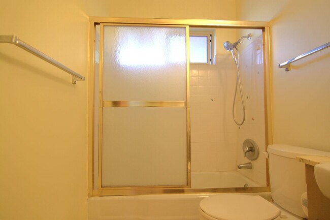 Building Photo - Hidden Gem in Royal Tampa | Prime Victory & Tampa Location | 2BR with Private Condo