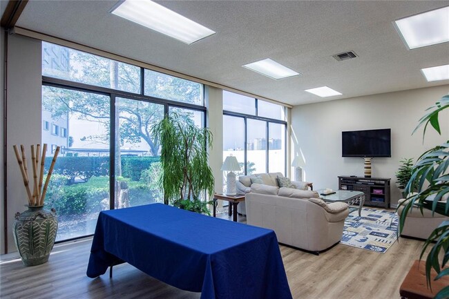 Building Photo - 660 Island Way