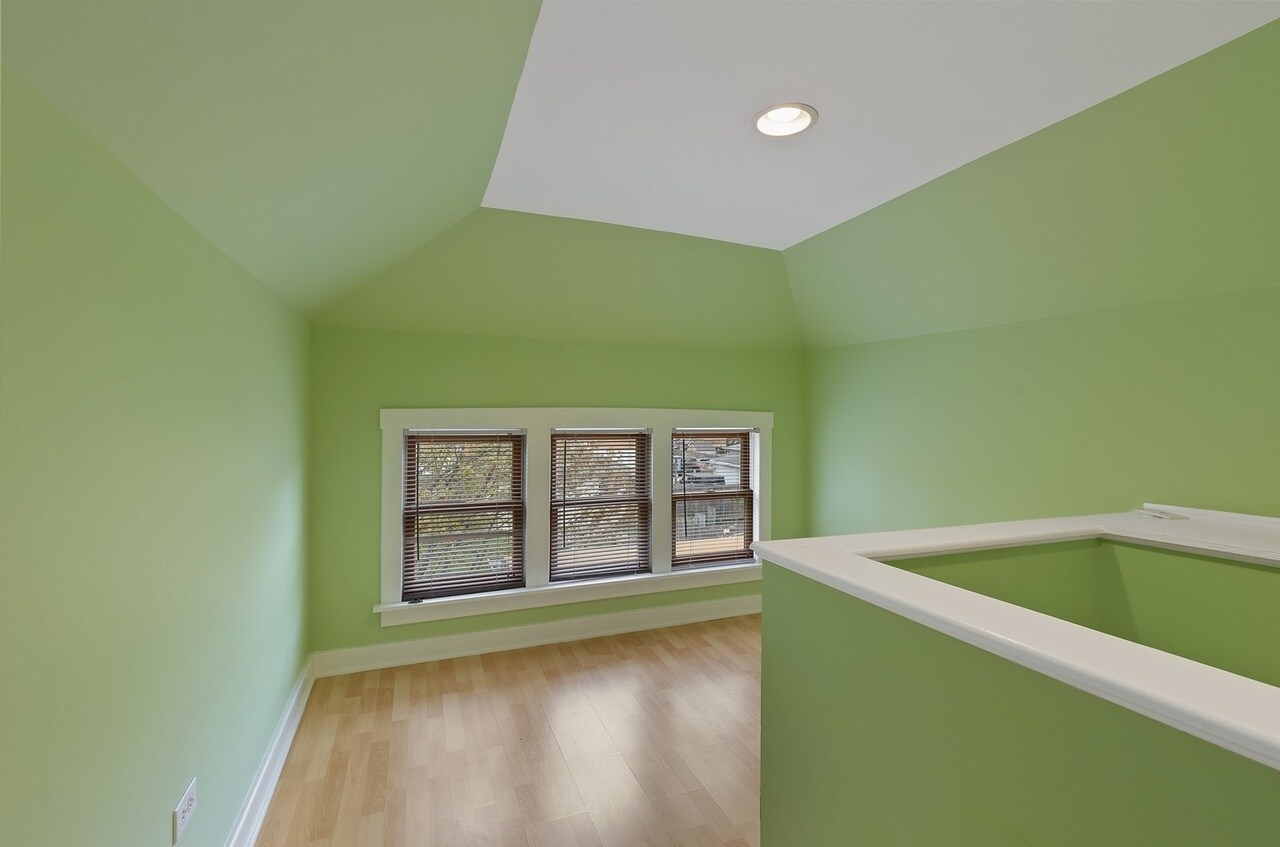 Building Photo - 1760 Henley St