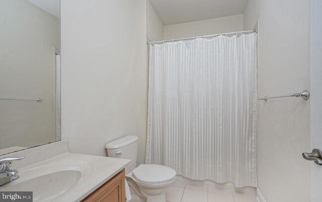 Building Photo - 4204 Lexington Ct