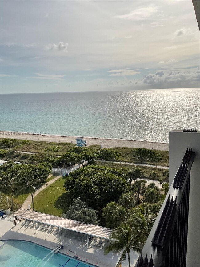 Primary Photo - 9273 Collins Ave