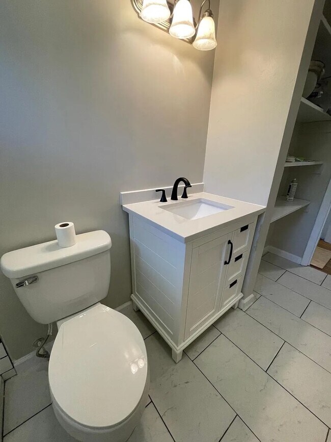 Building Photo - 1841 Dunkirk Dr