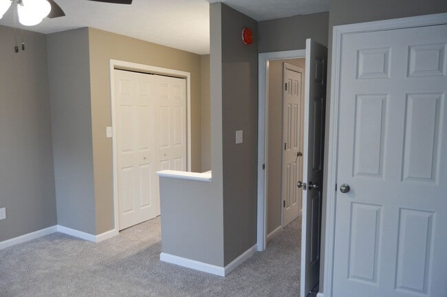 Building Photo - 2464 S Burberry Ln