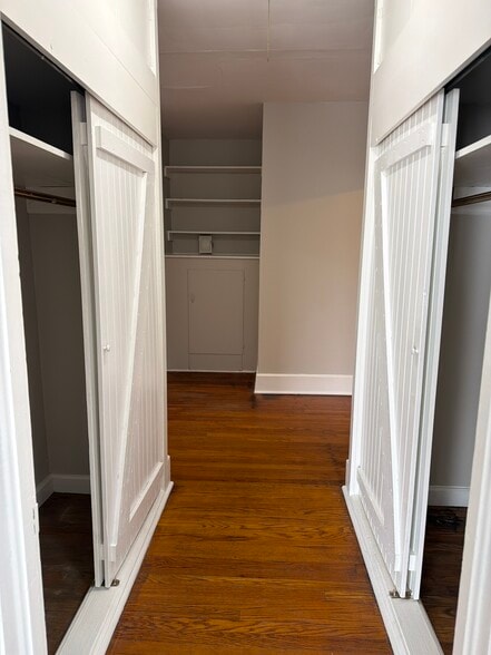 Building Photo - 422 W Main St