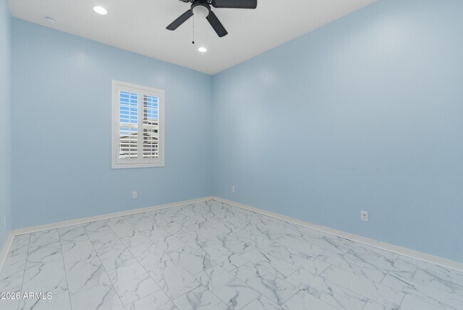 Building Photo - 1083 E Holland Park Dr