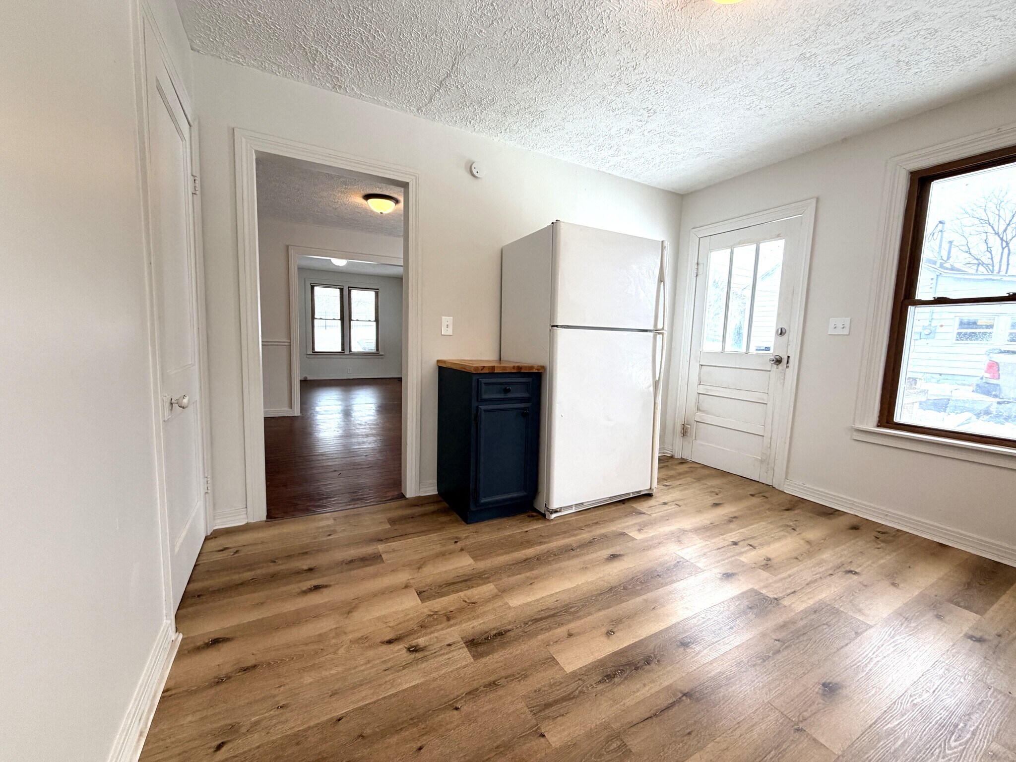 Building Photo - 988 N Maple St