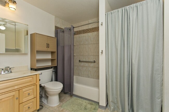 Building Photo - BEAUTIFUL 2 BD 1 BA 2 CAR TOWNHOME IN MILI...