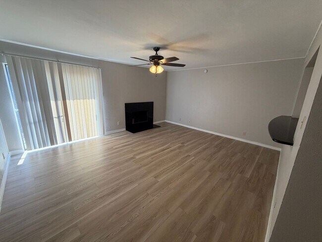 Building Photo - 5829 Phoenix Dr