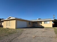 Building Photo - Spacious 3 Bedroom 2 Bathroom House For Rent