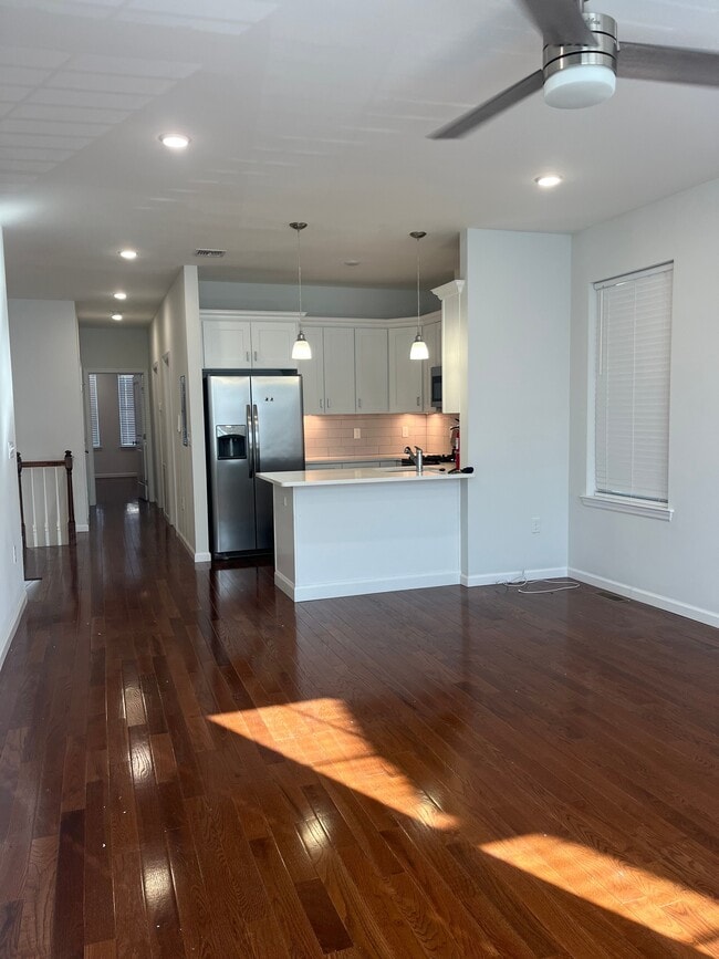 Building Photo - 93 Evergreen St