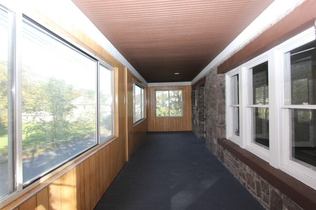 Building Photo - 12 George St