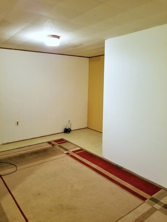 Building Photo - FRESH Paint!  Sprawling, Hurstbourne Ranch with Basement!  3 Bedrooms, 3 Full Baths, Hardwood Flo...