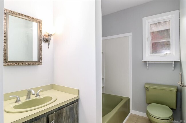 Building Photo - 381 Litchfield Rd