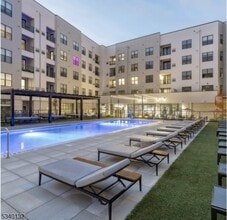 Building Photo - 100 Union St