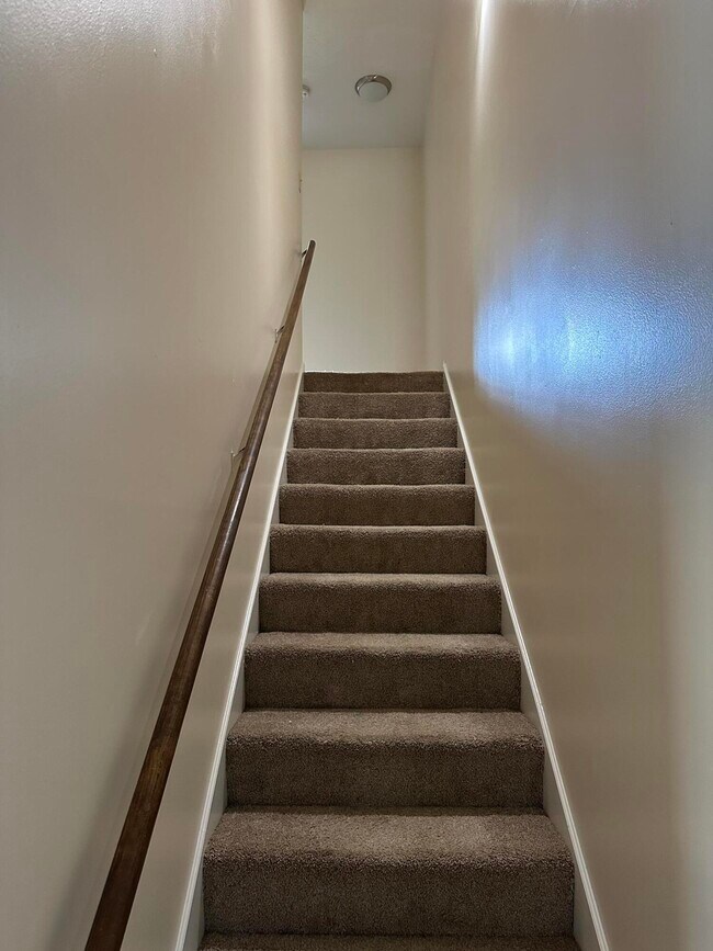 Building Photo - 165 Landings Dr