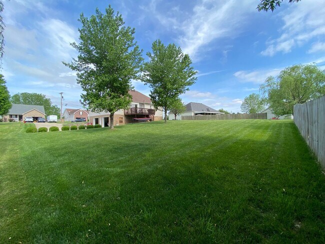 Building Photo - 3672 Fieldstone Dr