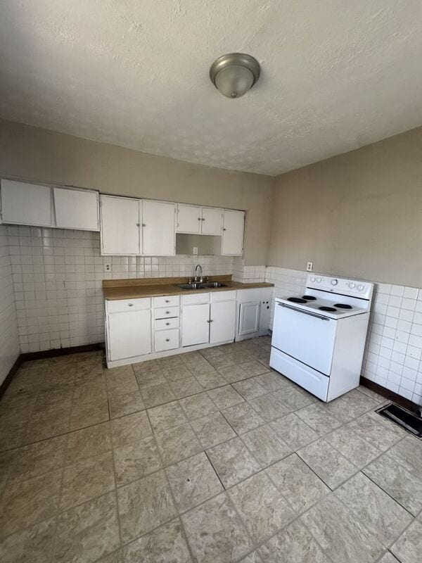 Building Photo - 263/265 S Hedges St.