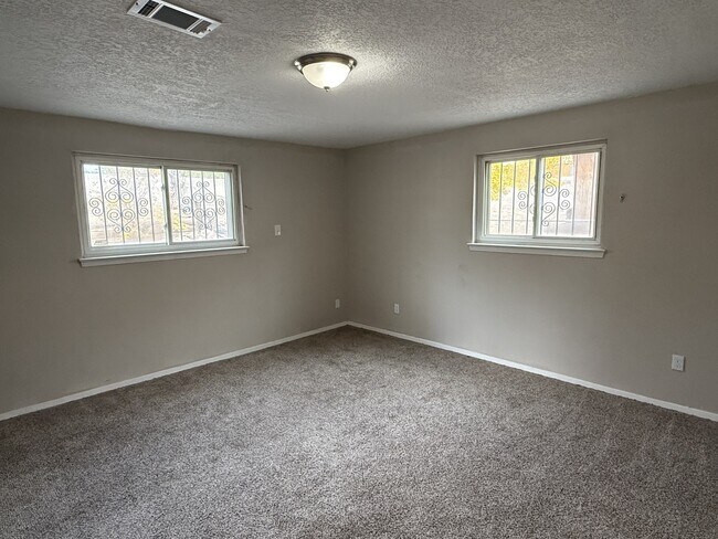 Building Photo - 1725 Spence Ave SE