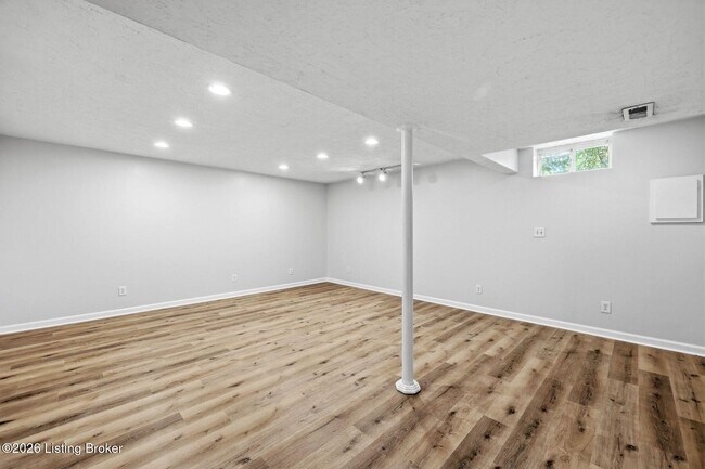 Building Photo - 4029 Orchard Lake Dr