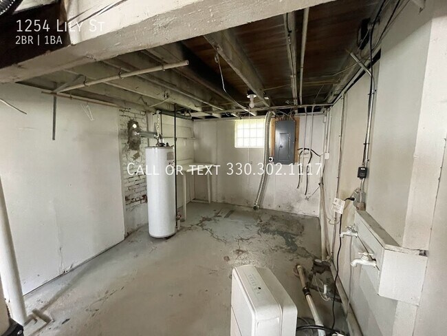 Building Photo - 1254 Lily St