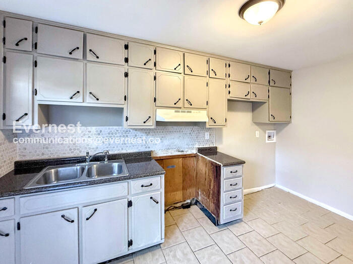 Building Photo - 7423 2nd Ave S