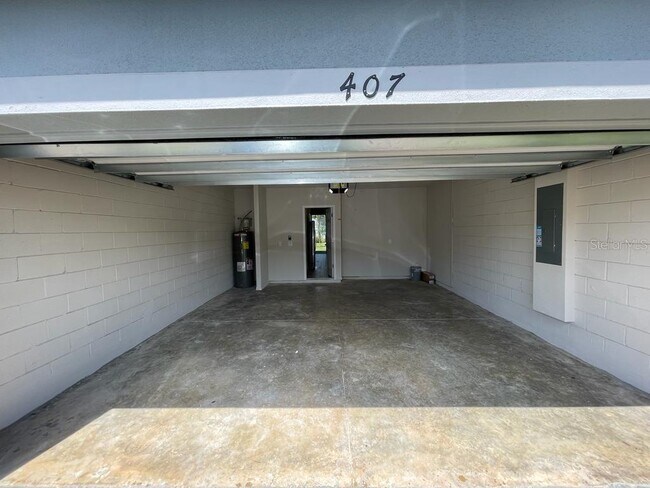 Building Photo - 407 Legacy Lp
