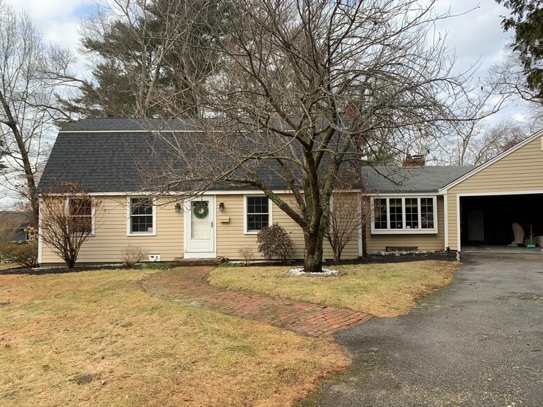 Building Photo - 4 Bound Brook Ln