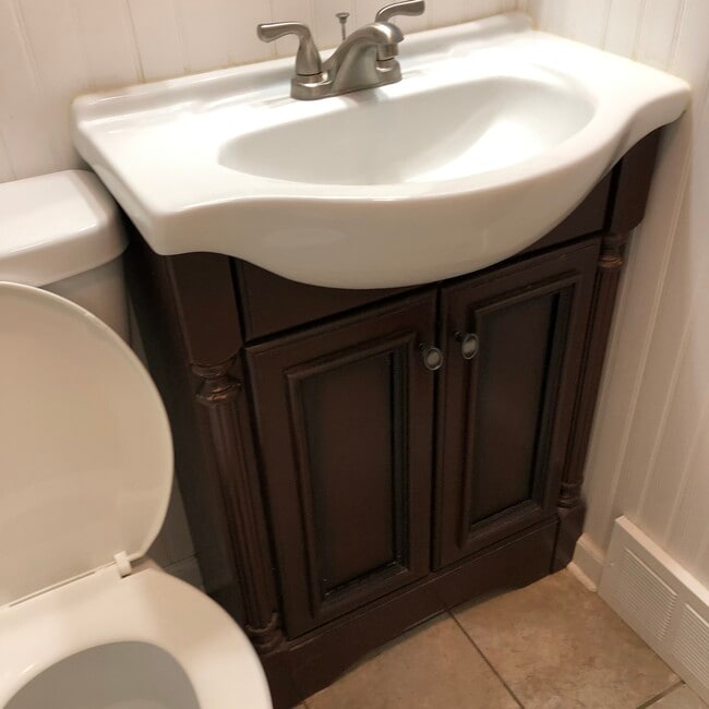 Bathroom vanity - 733A Cribbs St