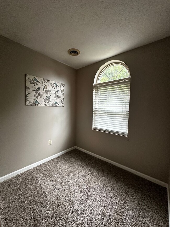 Building Photo - 2 Bedroom/2.5 Bath in Lyn Mar Downs
