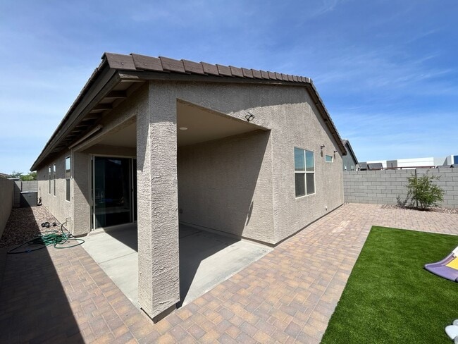 Building Photo - 17347 W Sanna St