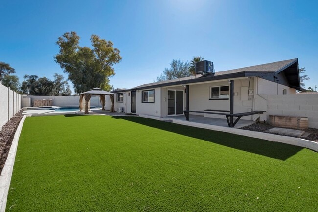 Building Photo - Super Nice Remodeled Home with Pool Close to ASU