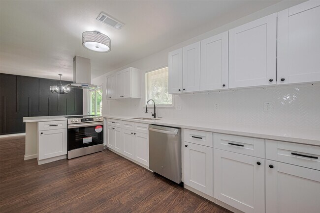 Building Photo - 2112 Walnut Ln