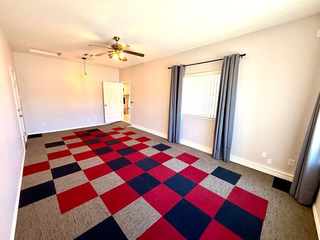 Building Photo - Custom 3 Bedroom, 2.5 Bath Home w/Bonus Ro...