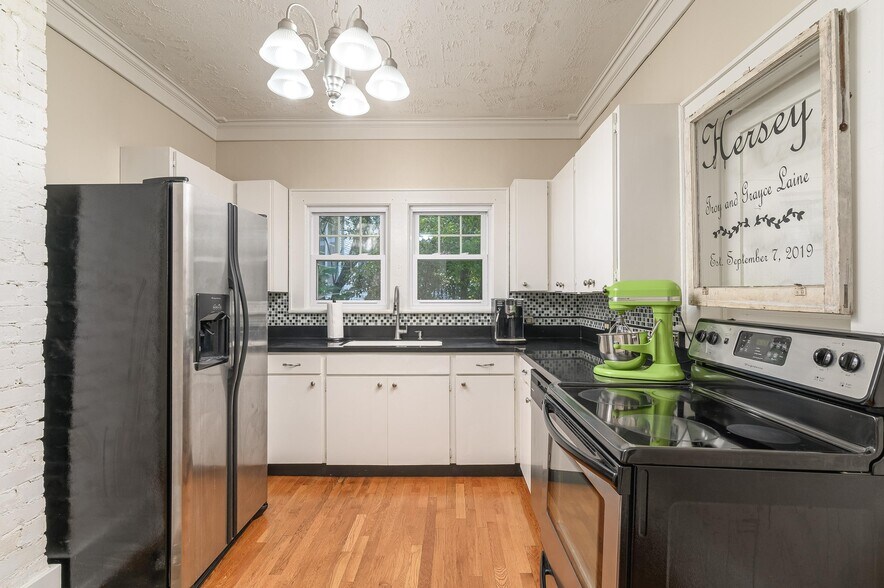 Building Photo - 3308 Alta Vista Dr