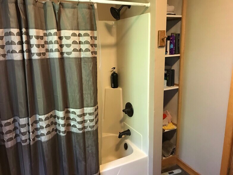 Building Photo - 1920 N Water St